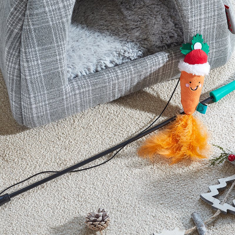 Smart Garden Nip-it Santa Carrot Tickle Stick