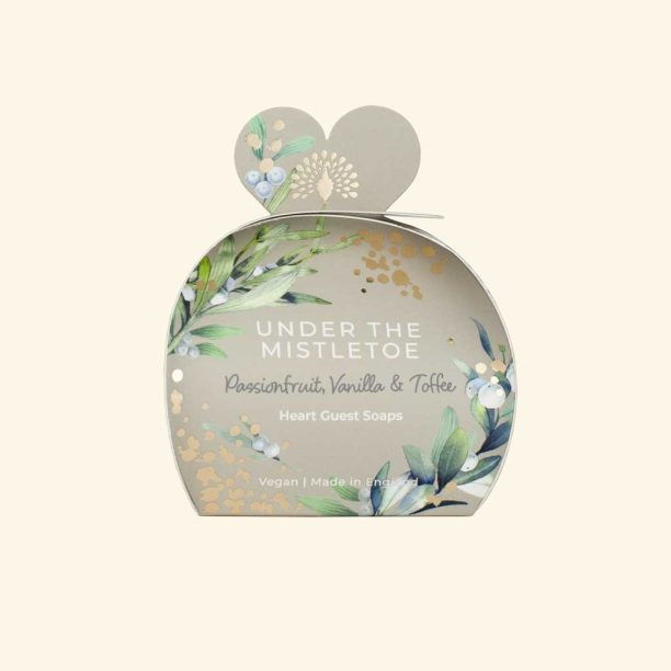 The English Soap Company Christmas Tidings Under the Mistletoe Heart Guest Soaps