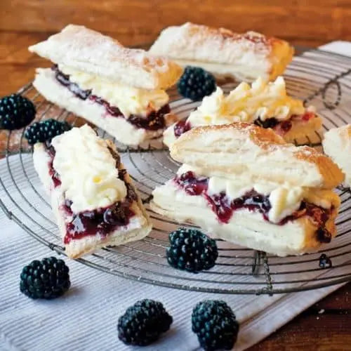 Cottage Delight 340g Fruity Blackberry Whole Fruit Jam