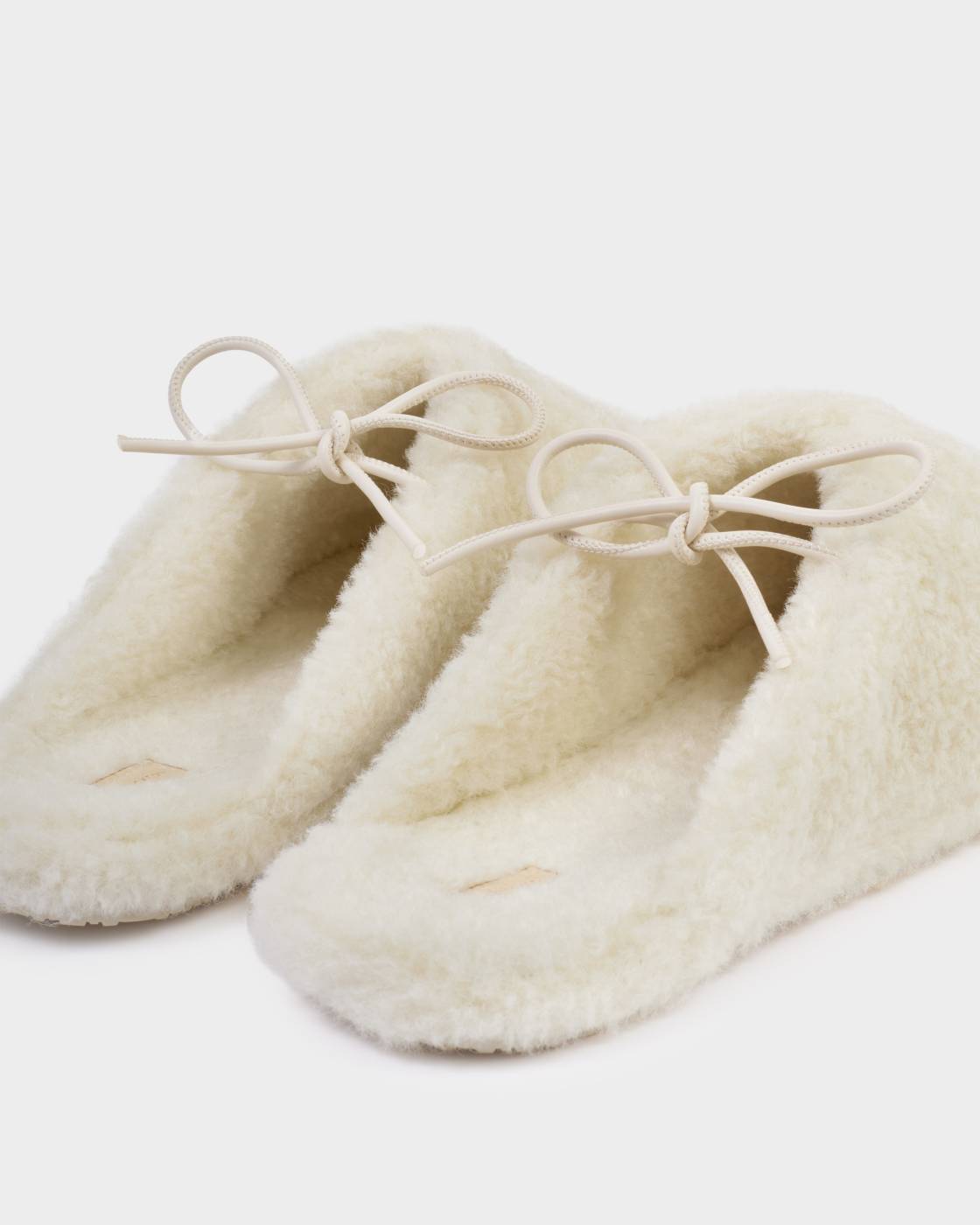 Katie Loxton Gift Boxed Borg Slippers Off White